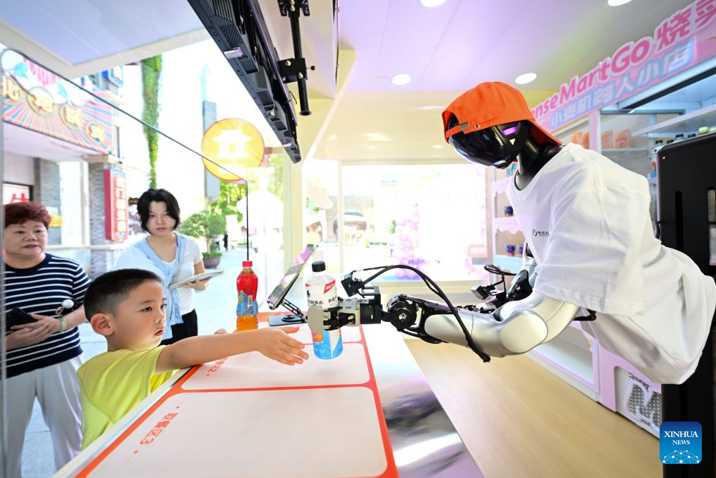 Hefei in Anhui launches robot-run stores in commercial districts