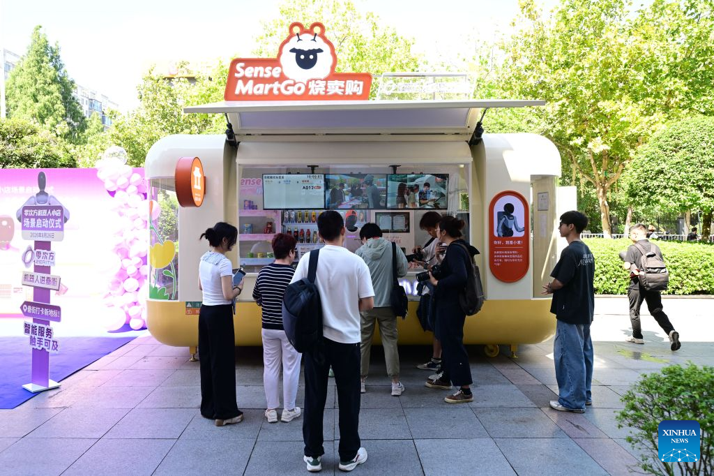 Hefei in Anhui launches robot-run stores in commercial districts