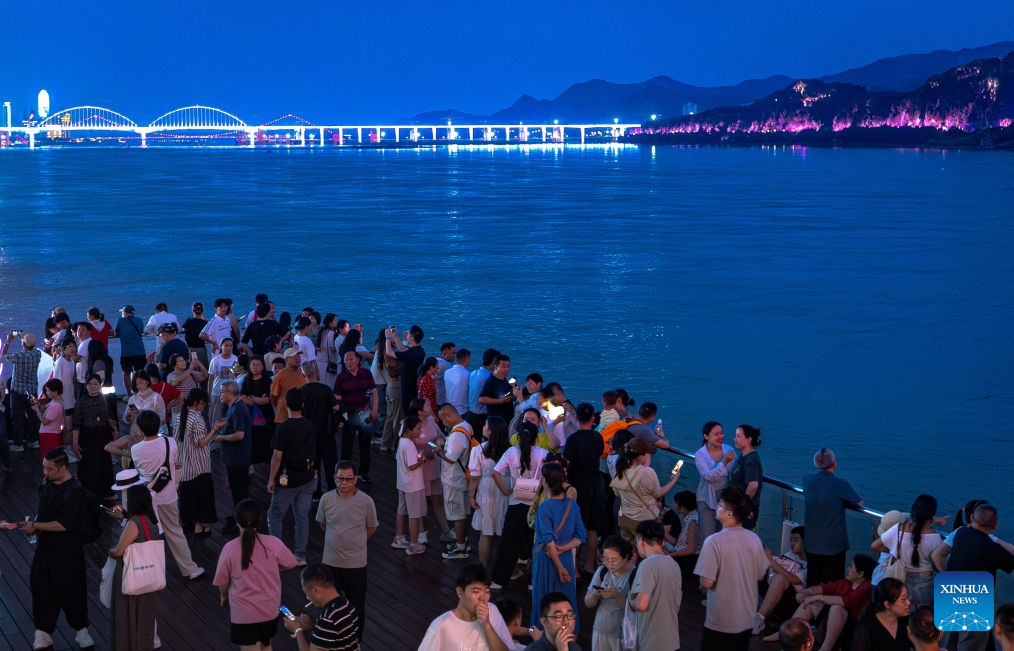 China's Yichang enriches nighttime consumption scenarios with distinctive night tours