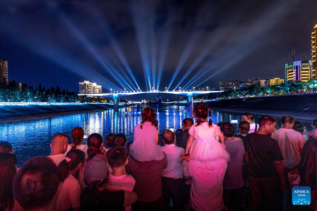 China's Yichang enriches nighttime consumption scenarios with distinctive night tours
