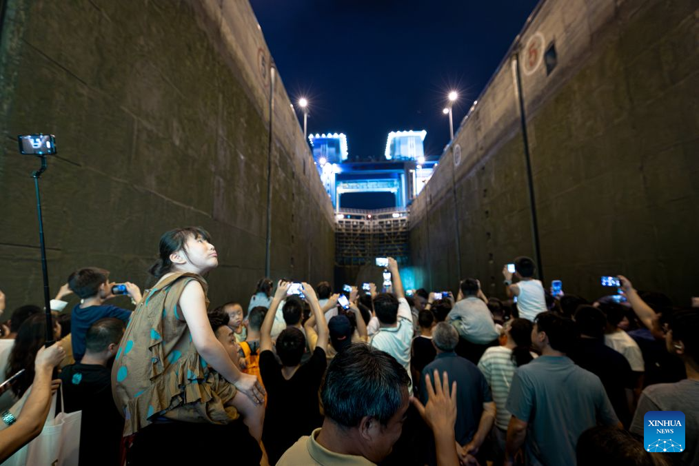 China's Yichang enriches nighttime consumption scenarios with distinctive night tours