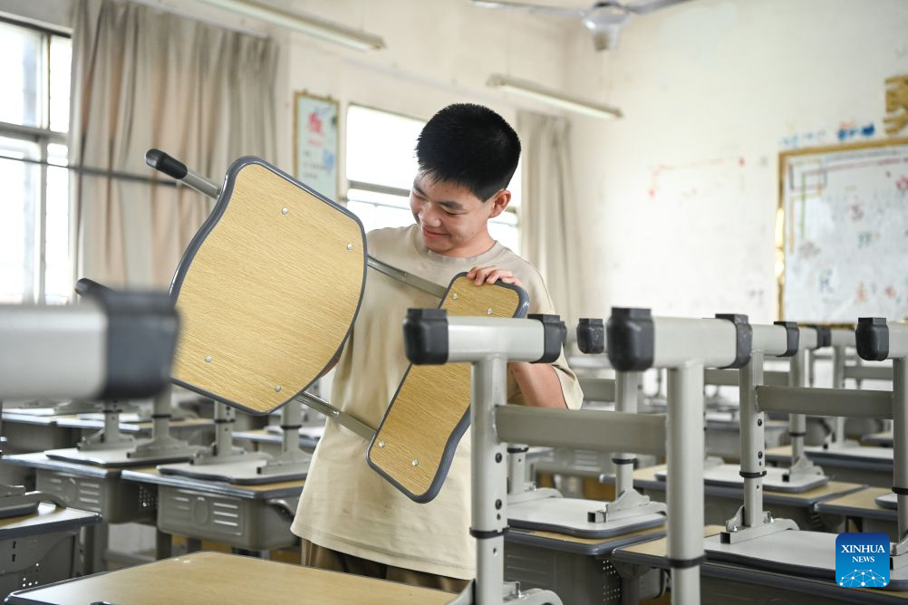 Primary and secondary schools in parts of China welcome first day of new semester