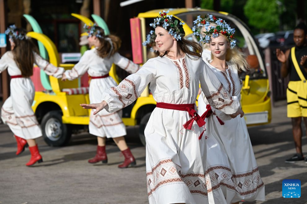 Foreign dancers embrace life and culture in China's Nantong