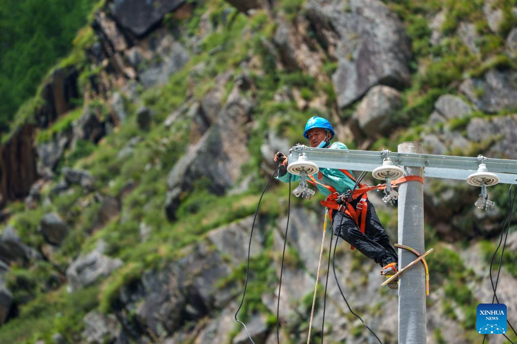 Power restored at mudslide-hit border port in China's Xizang