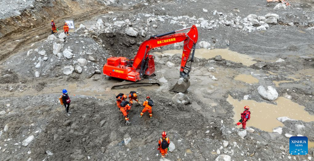 Over 2,500 rescuers deployed to mudslide-hit border port in China's Xizang