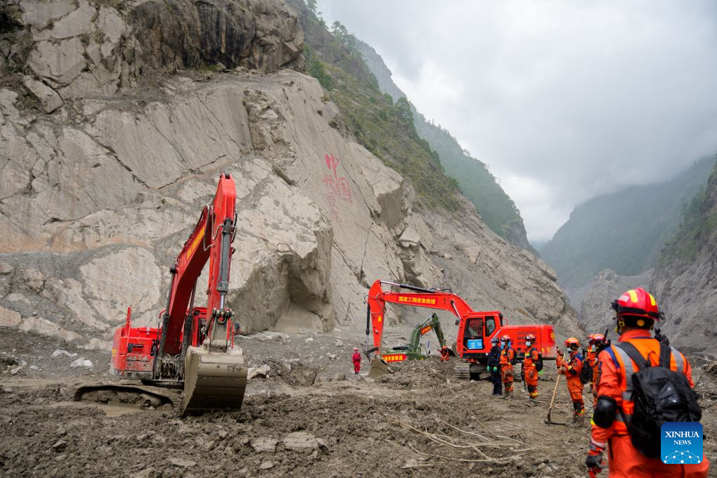 Over 2,500 rescuers deployed to mudslide-hit border port in China's Xizang