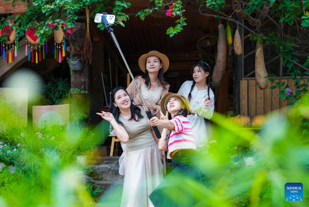 Jingmai Mountain in China's Yunnan draws tourists with tea culture