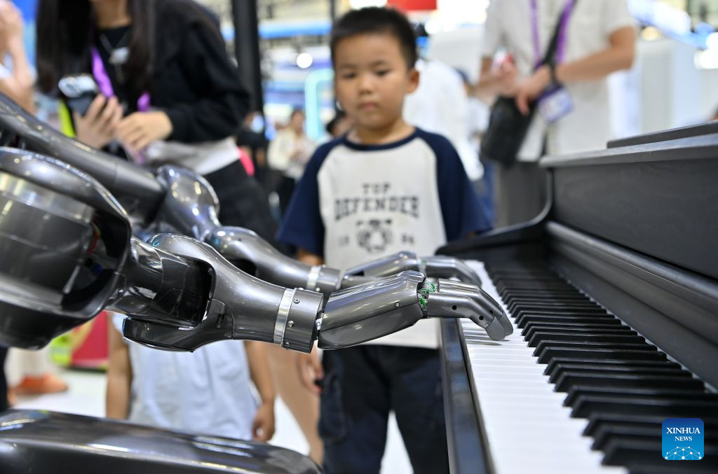Intelligent robots showcased at 23rd China-ASEAN Expo