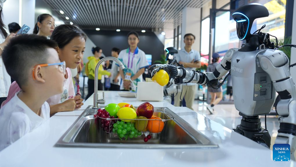Intelligent robots showcased at 23rd China-ASEAN Expo