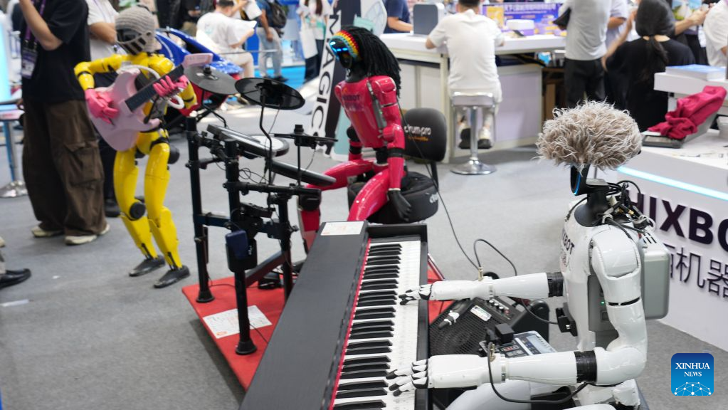 Intelligent robots showcased at 23rd China-ASEAN Expo
