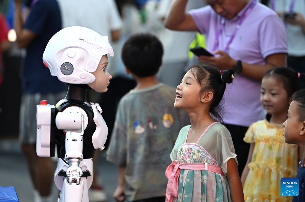 Intelligent robots showcased at 23rd China-ASEAN Expo