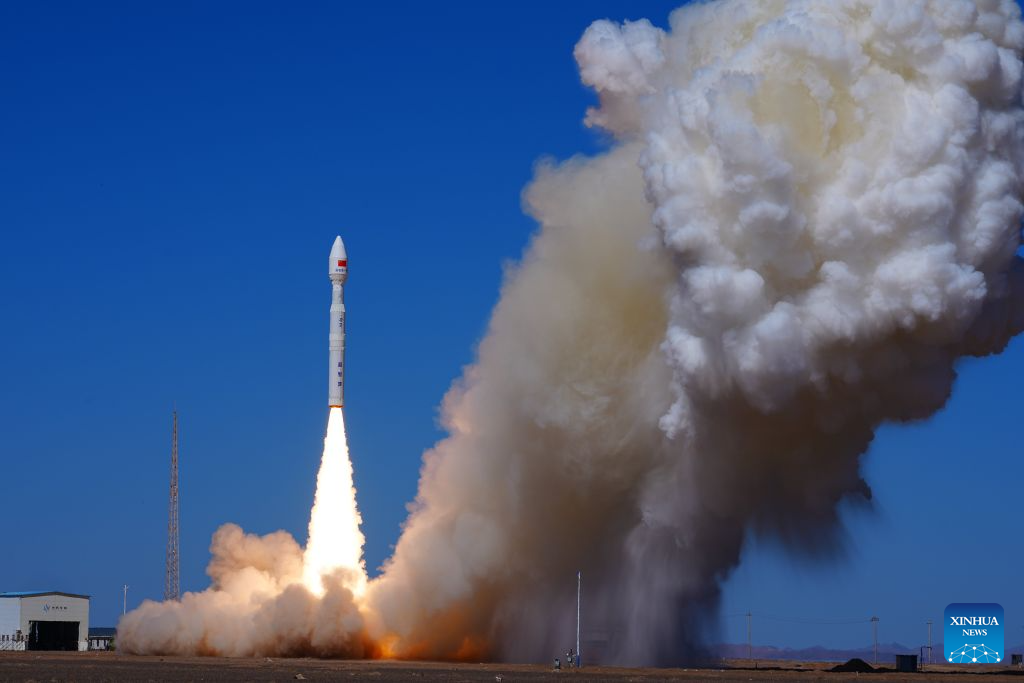 China launches new group of satellites