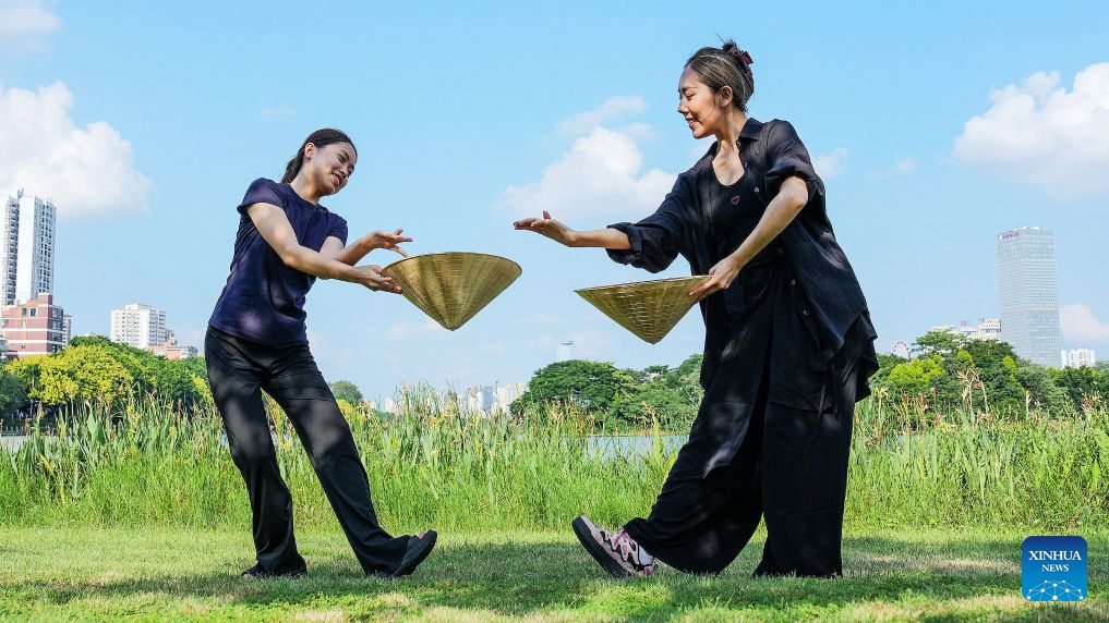 Choreographer bridges Chinese and Vietnamese cultures through dance