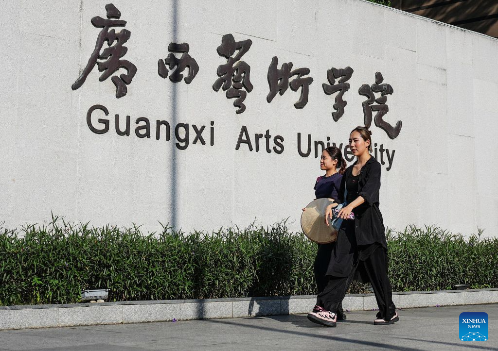 Choreographer bridges Chinese and Vietnamese cultures through dance