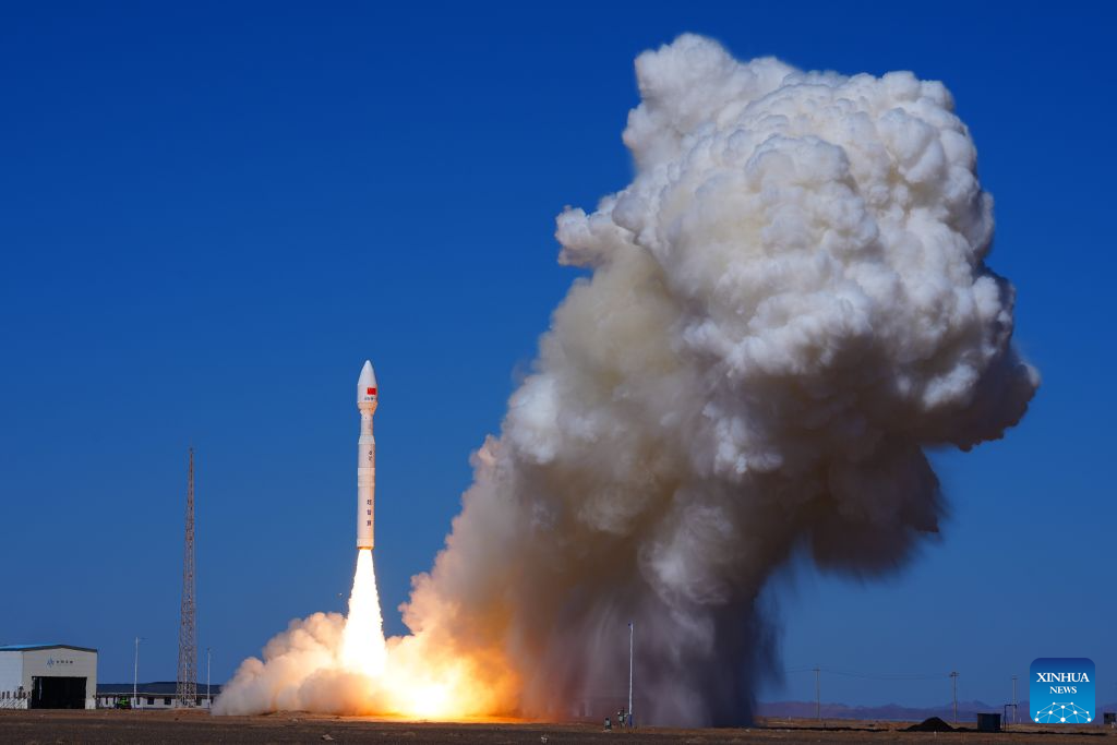China launches new group of satellites