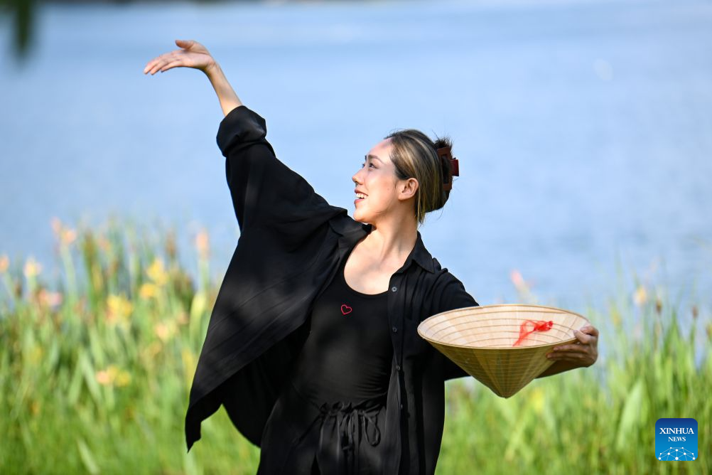 Choreographer bridges Chinese and Vietnamese cultures through dance