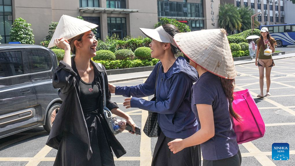 Choreographer bridges Chinese and Vietnamese cultures through dance