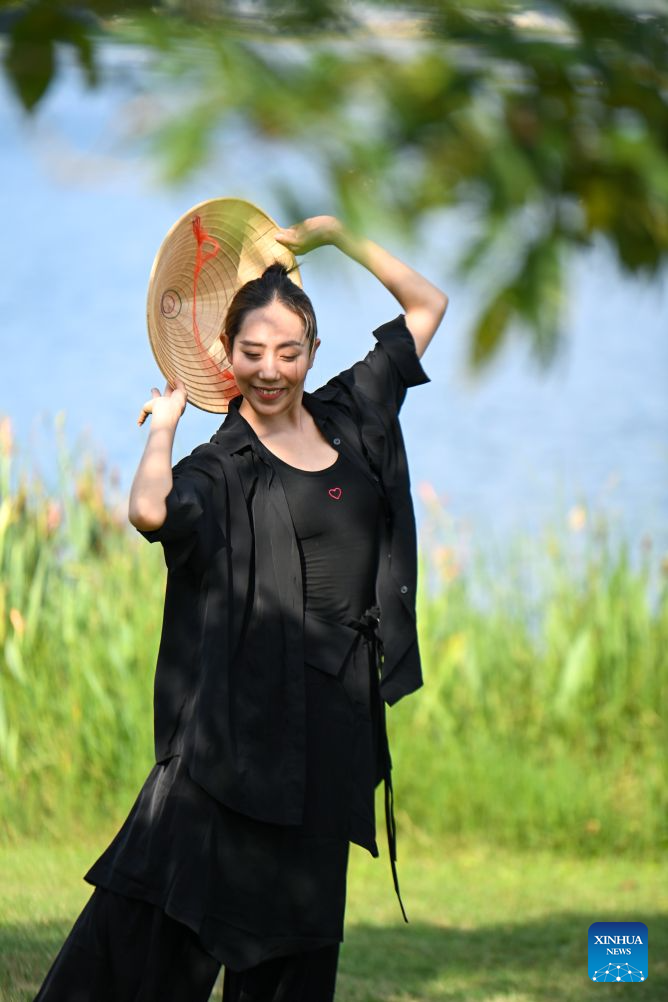 Choreographer bridges Chinese and Vietnamese cultures through dance