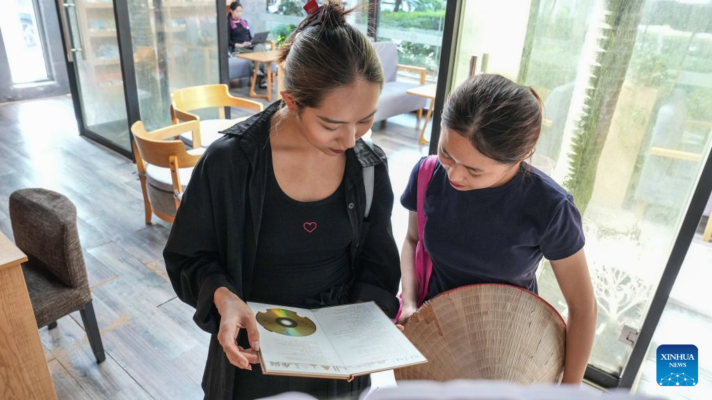 Choreographer bridges Chinese and Vietnamese cultures through dance