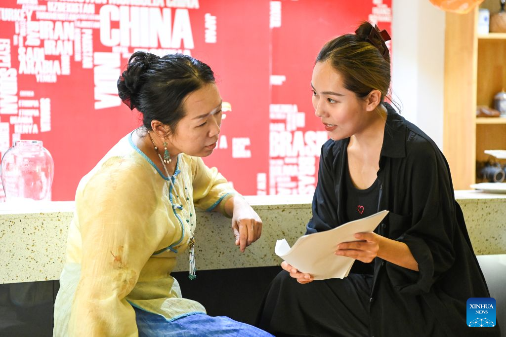 Choreographer bridges Chinese and Vietnamese cultures through dance