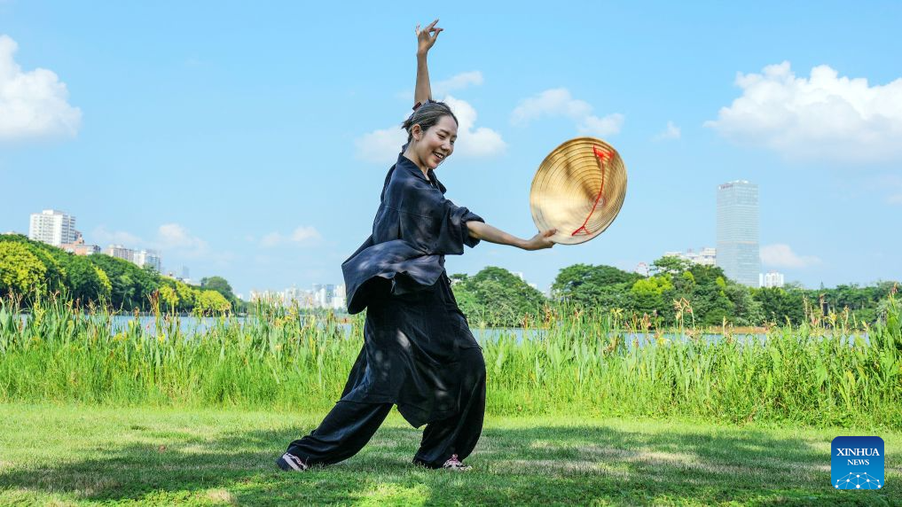 Choreographer bridges Chinese and Vietnamese cultures through dance