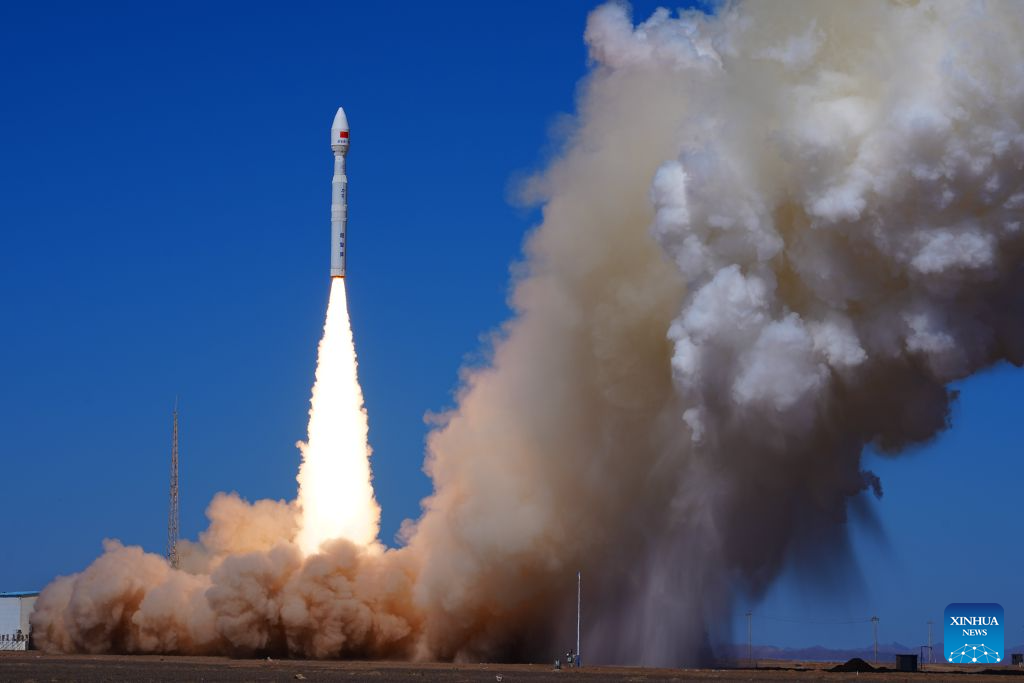 China launches new group of satellites