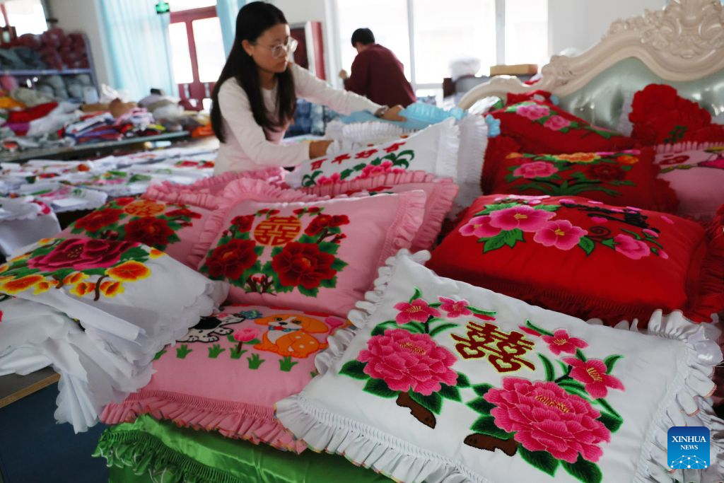 Intangible cultural heritage crafts boost employment in NW China's Ningxia