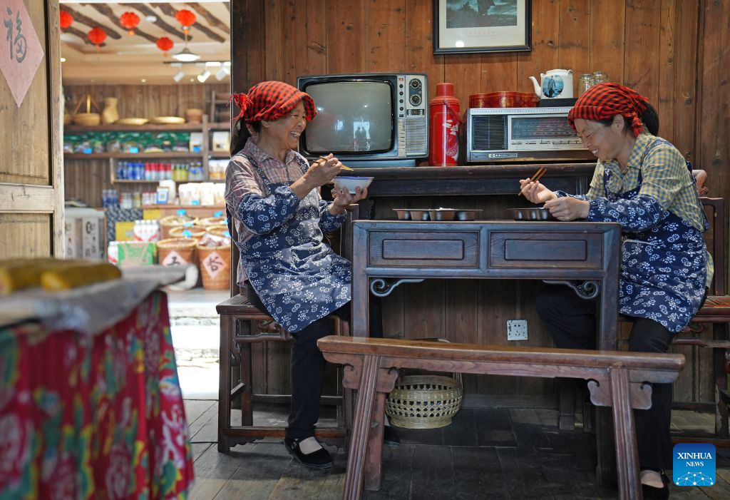 Tourism boom fueled by rural tradition Shaiqiu brings new life to villager in Jiangxi