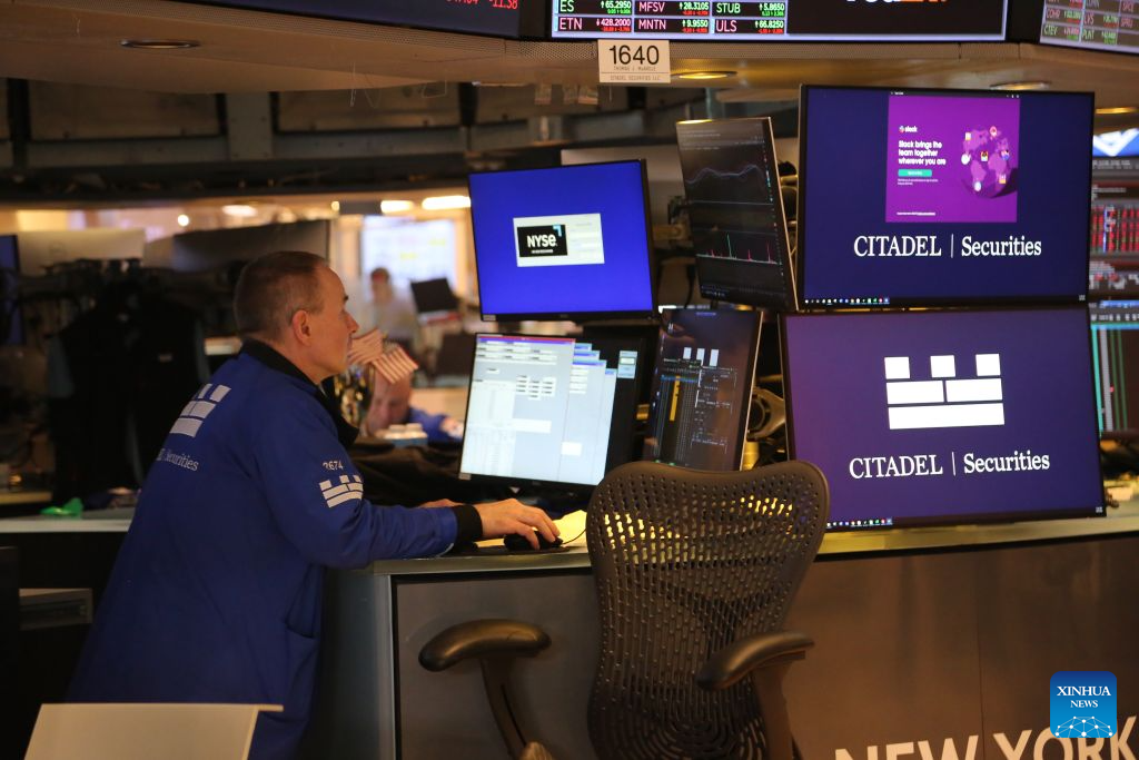 U.S. stocks close lower as Treasury yields touch multi-year highs