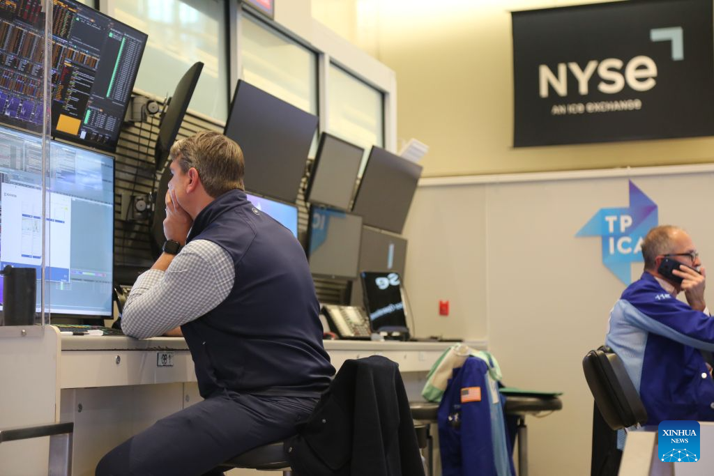 U.S. stocks close lower as Treasury yields touch multi-year highs