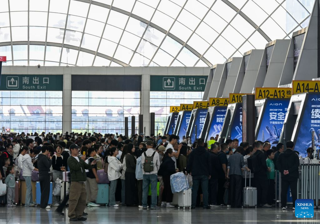 China's railways see holiday return peak amid vibrant tourism market