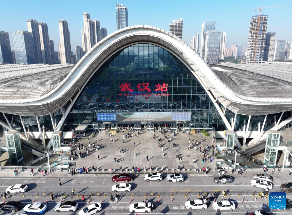 China's railways see holiday return peak amid vibrant tourism market