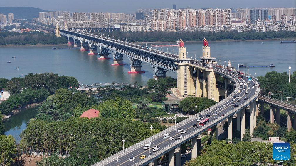 China's railways see holiday return peak amid vibrant tourism market