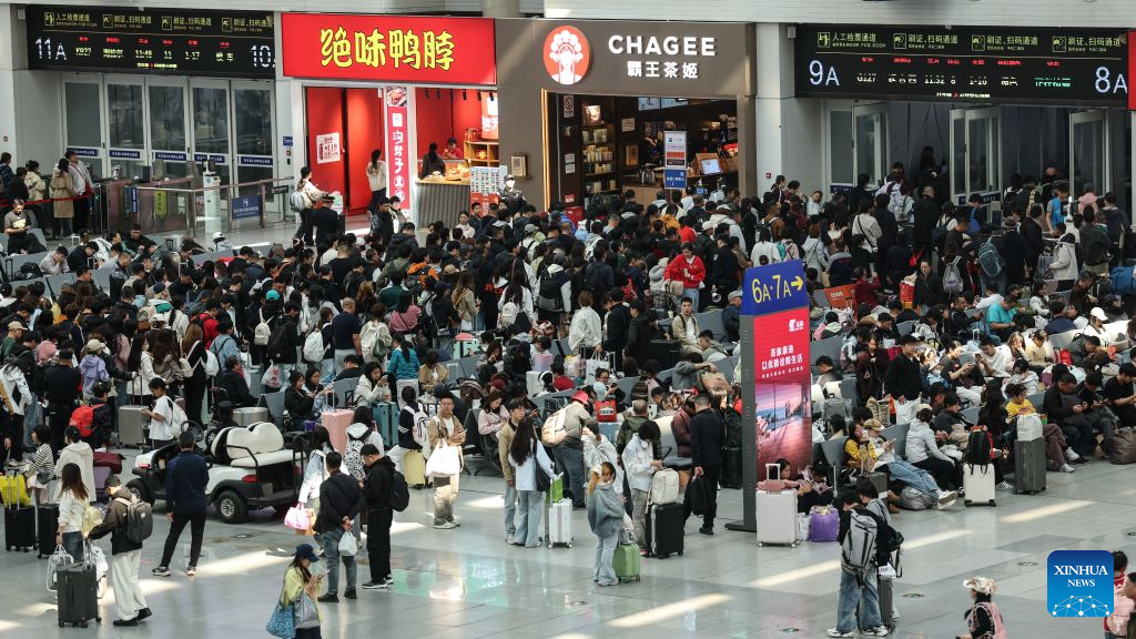 China's railways see holiday return peak amid vibrant tourism market