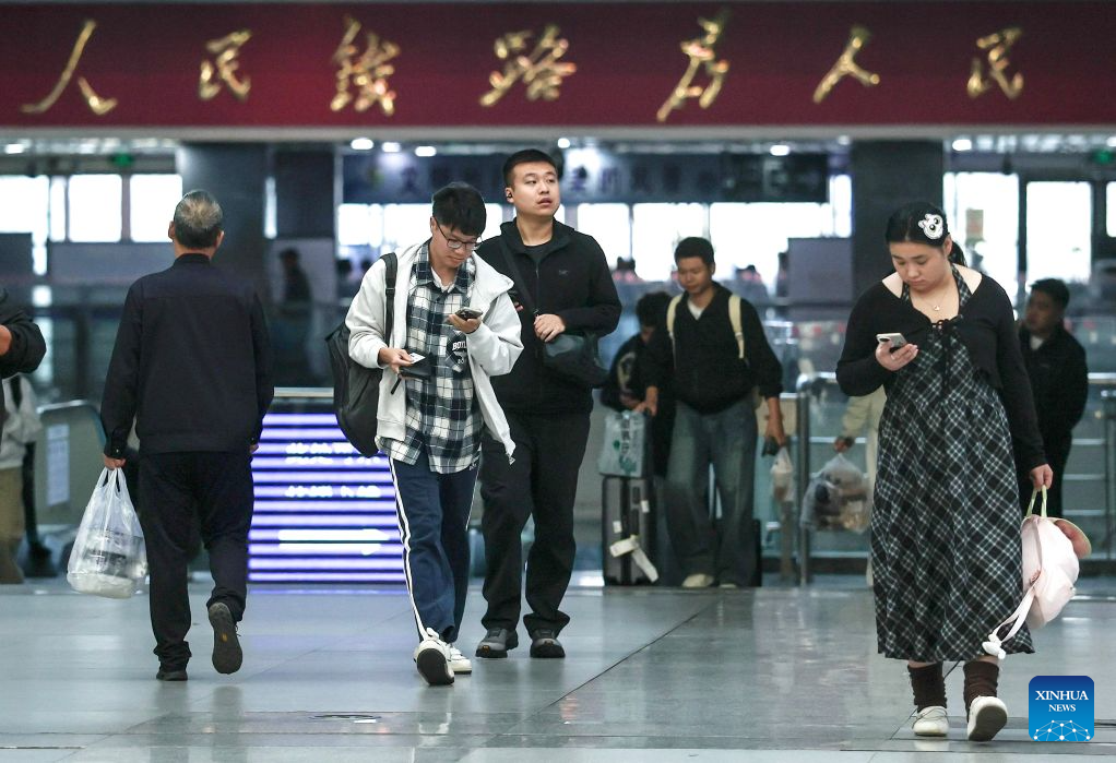 China's railways see holiday return peak amid vibrant tourism market