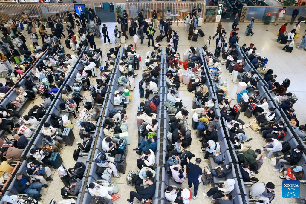 China's railways see holiday return peak amid vibrant tourism market