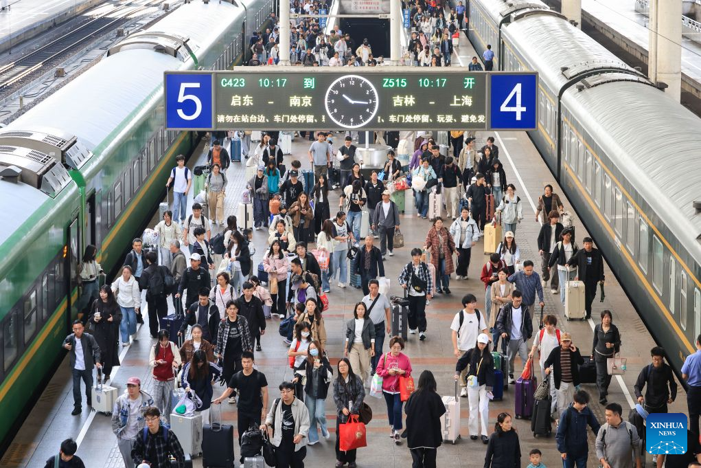 China's railways see holiday return peak amid vibrant tourism market