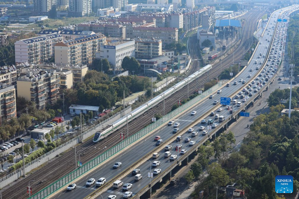China's railways see holiday return peak amid vibrant tourism market