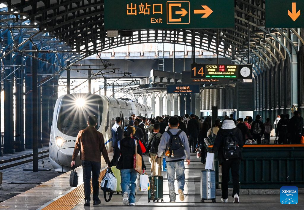 China's railways see holiday return peak amid vibrant tourism market