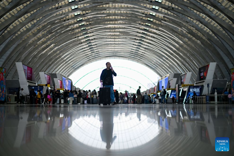 China's railways see holiday return peak amid vibrant tourism market