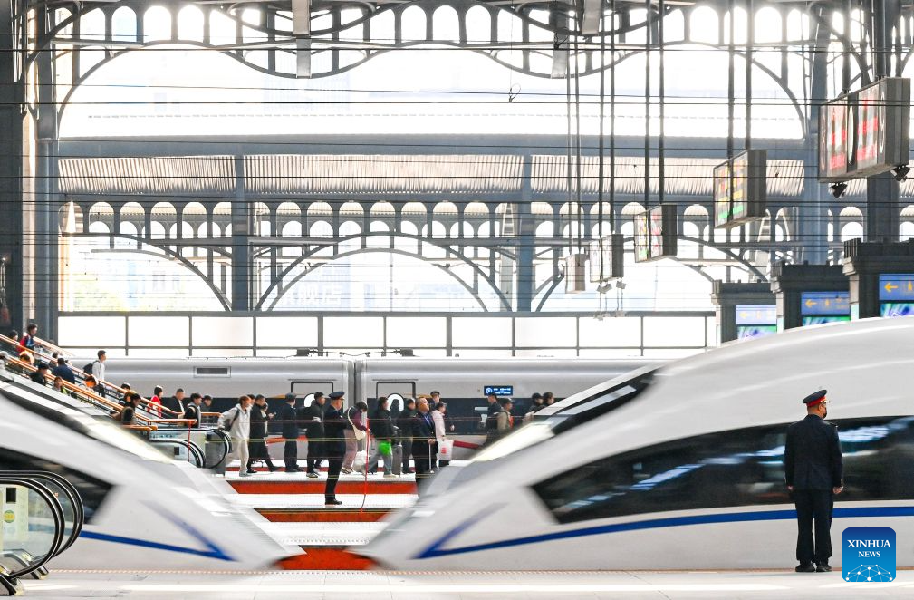 China's railways see holiday return peak amid vibrant tourism market