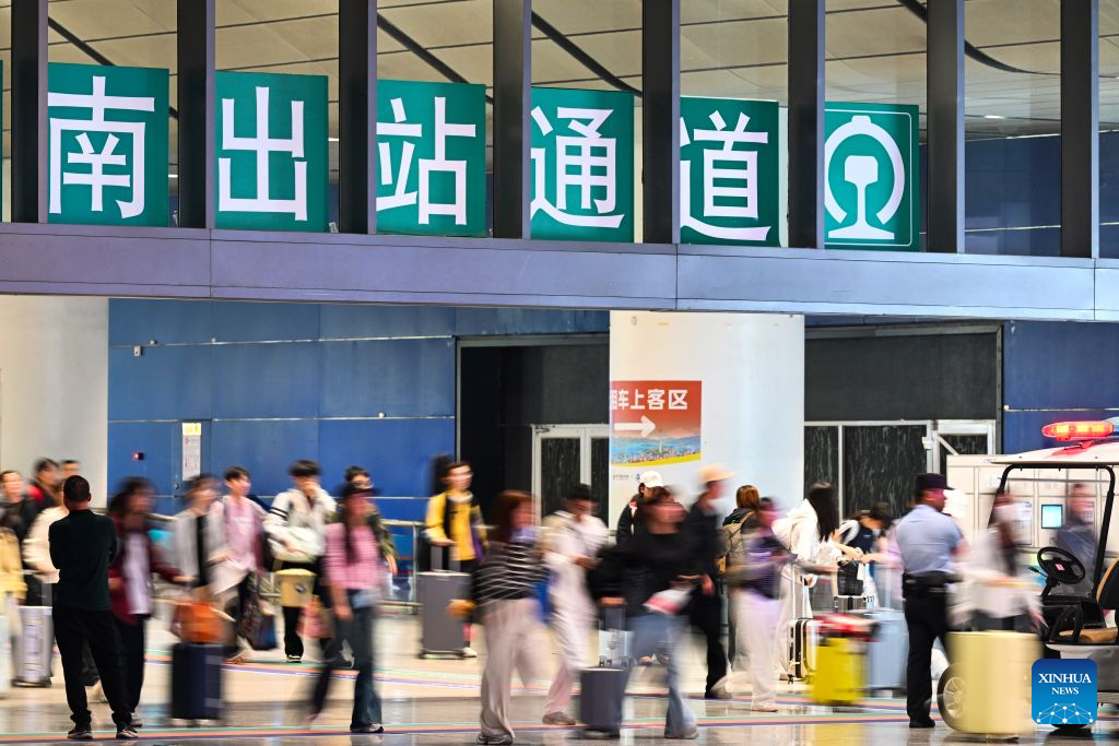 China's railways see holiday return peak amid vibrant tourism market