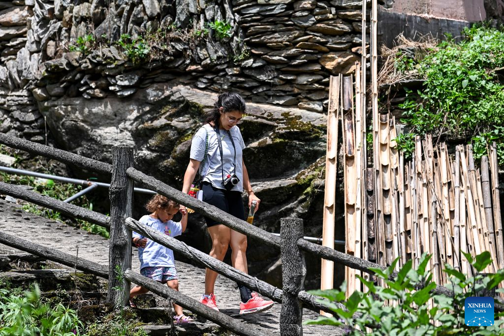 Foreign visitors flock to Longji to experience traditional Chinese rural life