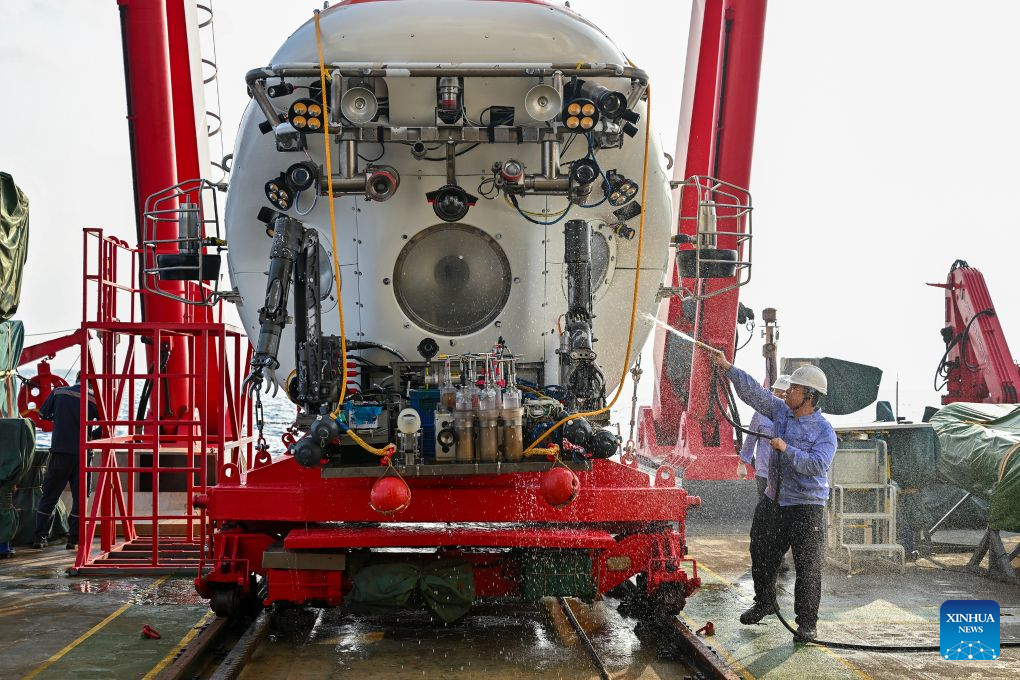 China's manned deep-sea submersible completes 467th dive