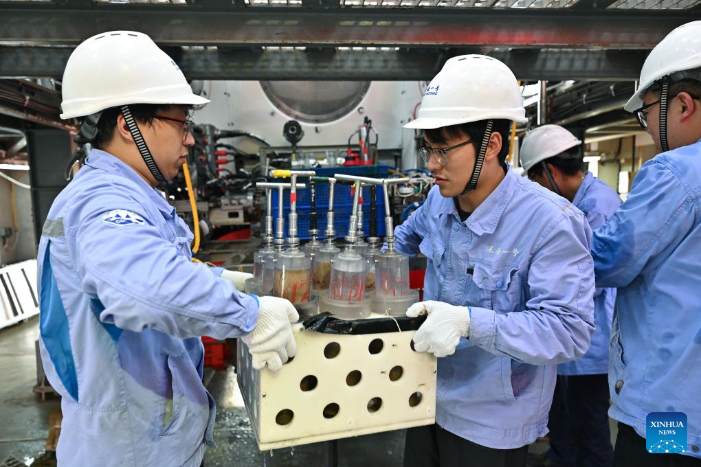 China's manned deep-sea submersible completes 467th dive