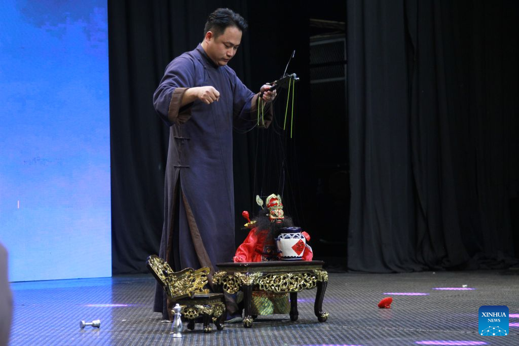Chinese Wu Opera bridges cultures in Zimbabwe