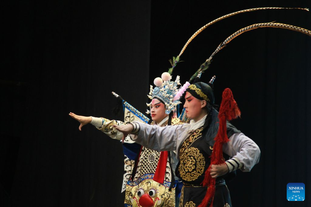 Chinese Wu Opera bridges cultures in Zimbabwe