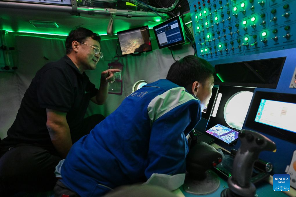 China's manned deep-sea submersible completes 470th dive