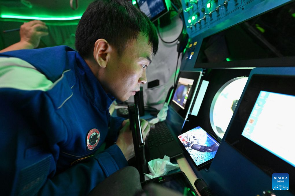 China's manned deep-sea submersible completes 470th dive