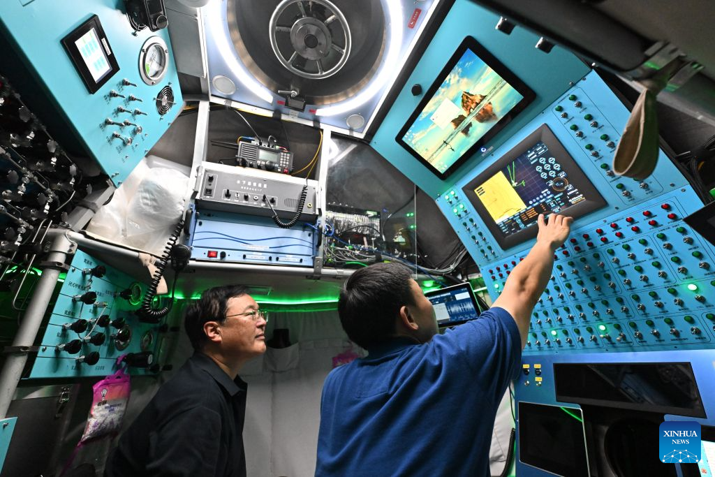 China's manned deep-sea submersible completes 470th dive